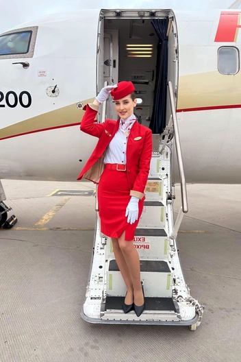 Всегда на высоте: 5 самых красивых стюардесс России